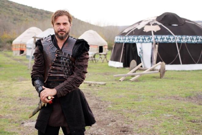 Dirili Erturul'daki baarl performansyla gnlleri fetheden Engin Altan Dzyatan, Kurulu Osman'da da oynasn diye birok seyirci bask yapt. Zaman zaman Dzyatan'n Kurulu Osman'a gelecei haberleri de heyecanlandrd fakat son mjde Kurulu Osman dizisinden geldi.