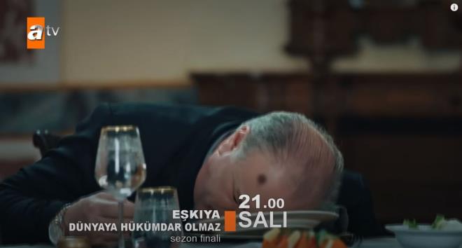 "Burak Sergen diziden ayrlyor mu?": Ekya Dnyaya Hkmdar Olmaz 165. yeni blmde lyas, Burak Sergen'in canlandrd Feyyaz Meftun karakteri bandan vurarak ldryor.