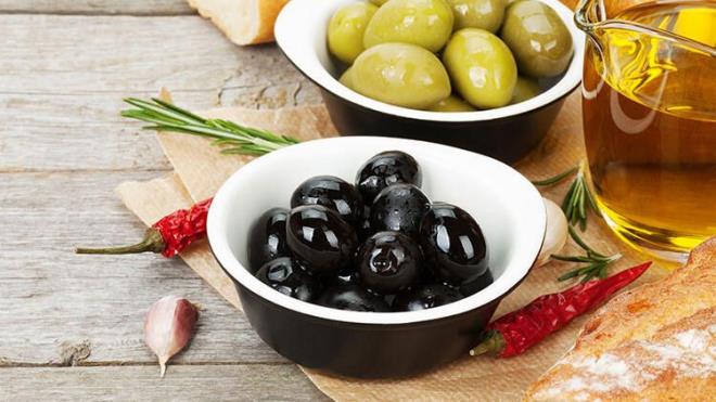 Zeytin   <br>  Sizi en uzun sre tok tutacak yiyeceklerin en st sralarnda olan zeytin hem sahur hem iftarnzn vazgeilmesi olsun