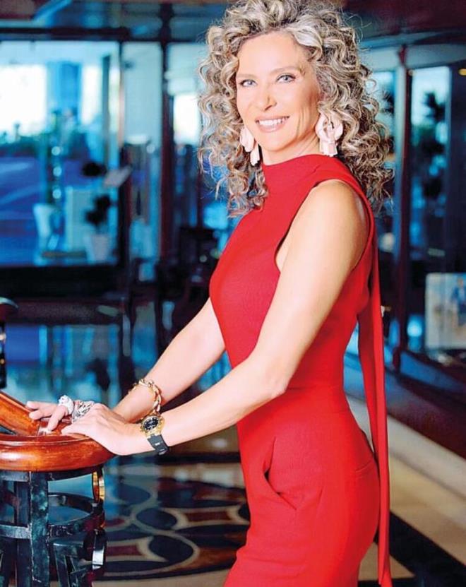 Esra Oflaz Gvenkaya<br>  Geen yl Londra&#8217;ya yerleen ikadn Esra Oflaz Gvenkaya ve ei Ziya Gvenkaya da koronavirs yendi. 1 aya yakn tedavi gren Esra Hanm, iyiletiklerini sosyal medyada duyurdu.