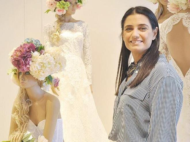 Marina Elhadef<br>  Koronavirs katld bir doum gn partisinde kaptn dnen Vakko&#8217;nun ortaklarndan Rfat Elhadef&#8217;in ei Marina Elhadef, 14 gnlk karantina srecinin ardndan salna kavutu. Marina Hanm, zor gnlerinde yannda olan eine gsterdii sabr iin teekkr etti.