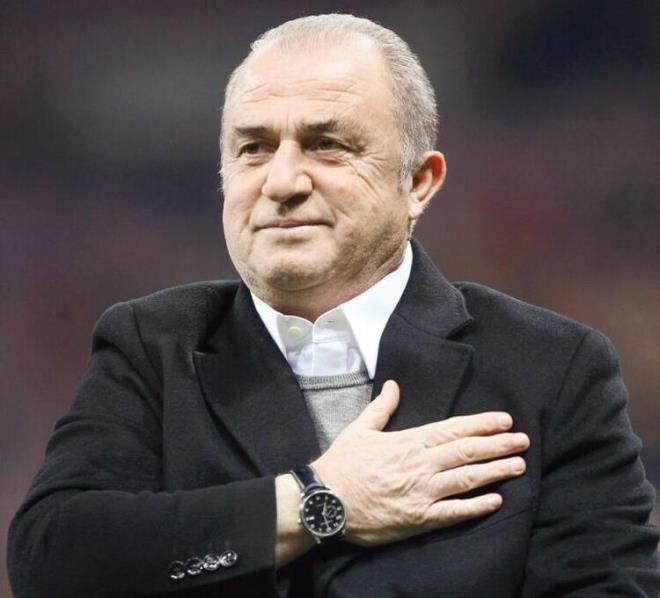 Fatih Terim<br>  Galatasaray&#8217;n ve Trk futbolunun sembol isimlerinden Fatih Terim, koronavirs testinin pozitif ktn aklayarak sevenlerini zmt. Hastanedeki tedavisinin ardndan 14 gn boyunca evinde karantinada kalan Terim, iyileir iyilemez bu hastalkla mcadele edenlere destek vermeye balad.