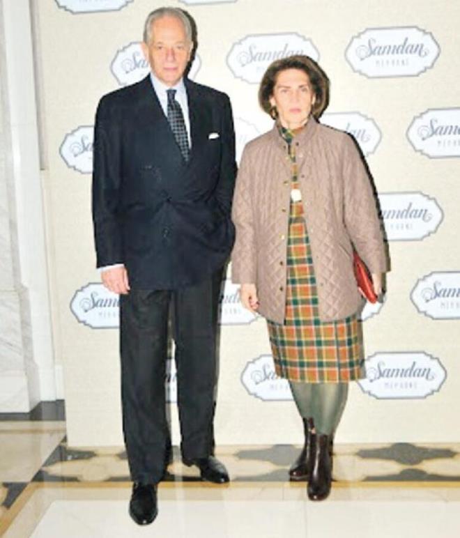 Faruk-Hatice Sren<br>  Galatasaray&#8217;n eski bakanlarndan Faruk Sren&#8217;in ei Hatice Sren&#8217;in de virs testi pozitif kt. Sren, evde grd tedaviyle virs dize getirmeyi baard.