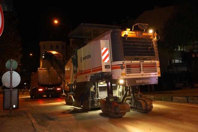 Korona virs salgnnn yaylmn nlemek iin dezenfeksiyon almalar bata olmak zere salgndan etkilenen vatandalara scak yemek, erzak ve pazar ihtiyalarnn temini noktasnda youn bir aba harcayan Bykehir Belediyesi, dier taraftan da bata ulam olmak zere rutin belediyecilik almalarn aksatmadan srdryor.