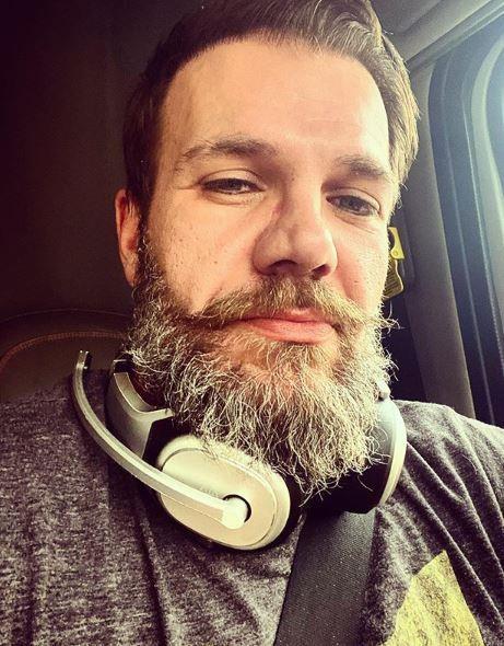 "Eim iinden kovuldu": Einin birka gn nce iten kovulduunu da aklayan Karel, "Onlar iin gerekirse sabaha kadar alrm" dedi.