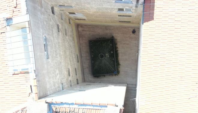 Dardan trbeyi fark etmenin neredeyse imkansz olduunu aktaran Gnay, trbenin Ak Yunus'a ait olduunun 17 asrn byk alimi Niyazi Msri Hazretlerinin bildirmesiyle ortaya ktn syledi.