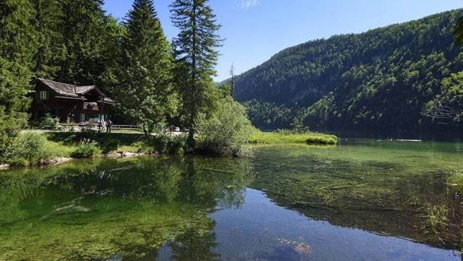 Altn ve belge dolu metal sandklar iyice izole edilerek Toplitz Gl&#8217;nn derinliklerine atld.