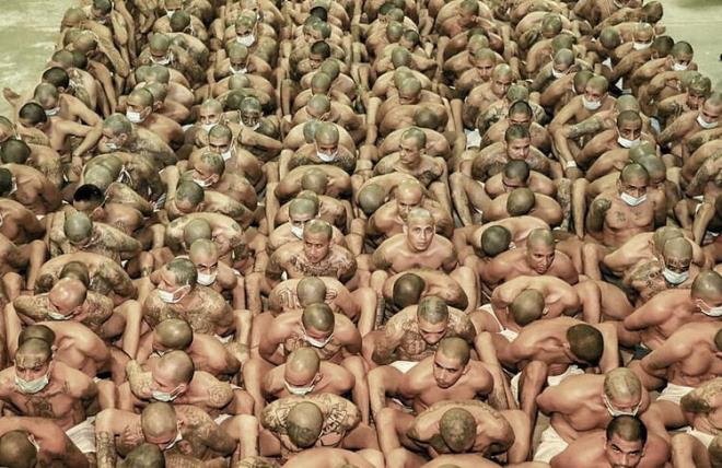 38 yandaki El Salvador cumhurbakan Nayib Bukele ilenen cinayetlerde yaanan patlama nedeniyle cuma gecesi hapishane acil durumu ilan etti.