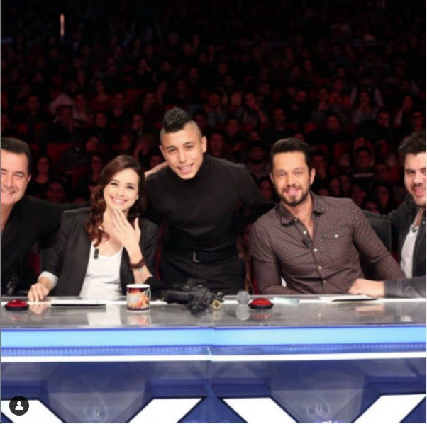 dll oyuncu karantinadan nce bir sinema filmi ve diziye "Evet" dedi. zg Namal'a teklif edilen cret sinema filmi iin 800 bin TL, dizi iin blm bana 80 bin TL. Ancak her iki set salgn nedeniyle ertelendi.