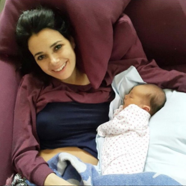 Namal, ilk olarak olu Nefes'i ardndan da kz Elem Su'yu dnyaya getirdi. ocuklarn, kendisi Mula'daki iftlik evinde bytt ve bu esnada ekranlardan olduka uzak kald. imdilerde ise bir zg Namal mjdesi geldi.