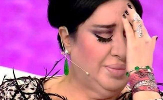 Yerlita, kendisini "dikii" ve "kostm tasarmcs" olarak tarif ediyordu.