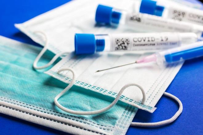 Gupta, ila testlerinde gvenlin her zaman nemli olduunu, ancak zellikle alarda maksimum dzeyde olmas gerektiini syledi. Genellikle bir hastaln ge evresinde olan kiilerde ilk kez denenen teraptiklerden farkl olarak, hastal nlemek iin salkl insanlara a yaplyor. Alarn salkl bir insanda hastalk veya lme neden olmas koronavirse zm arayan herkesi rahatsz edecek.