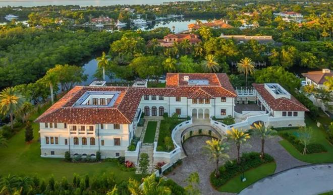 Acun Ilcal'nn malikanenin sahibini aklamazken sadece nl bir sanatya ait olduunu dile getirmiti.