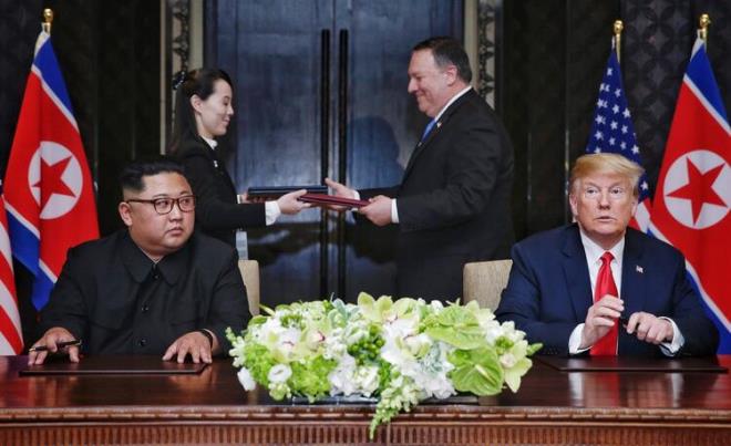Trump: "Kim Jong-un'un sal konusunda bir fikrim var ama syleyemem"<br>  ABD Bakan Donald Trump, Kuzey Kore lideri Kim Jong-un'un sal konusunda bir fikri olduunu ancak bunu imdi aklayamayacan syledi.