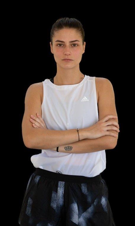 Survivor'dan elenen Gizem Birdan kimdir?  <br>  5 Austos 1992, stanbul'da dodu. 10 yanda Bakrky Spor Kulbnde basketbola balad ve 24 yana kadar aktif olarak basketbol oynad.  <br>  8. snfta Ouz Kaan Kolejinden burs alarak liseyi de stanbul'da bitirdi. Sonrasnda, Bursa Bykehir Belediyesi ile anlat ve 1 sene Bursa'da oynad, devamnda stanbul Aydn niversitesi Gzel Sanatlar Fakltesini burslu kazand ve eitimini orada tamamlad.   <br>  niversiteden sonra 'Kocamn Ailesi' dizisinde 30 blm yer alan Gizem, 2 sene E.S.E.K tiyatrosunda Ex S oyununda da performans sergiledi. En son 'ahin Tepesi' adl dizi ile seyirciyle buluan Gizem Birdan'n birka reklam projesinde de yer ald biliniyor.