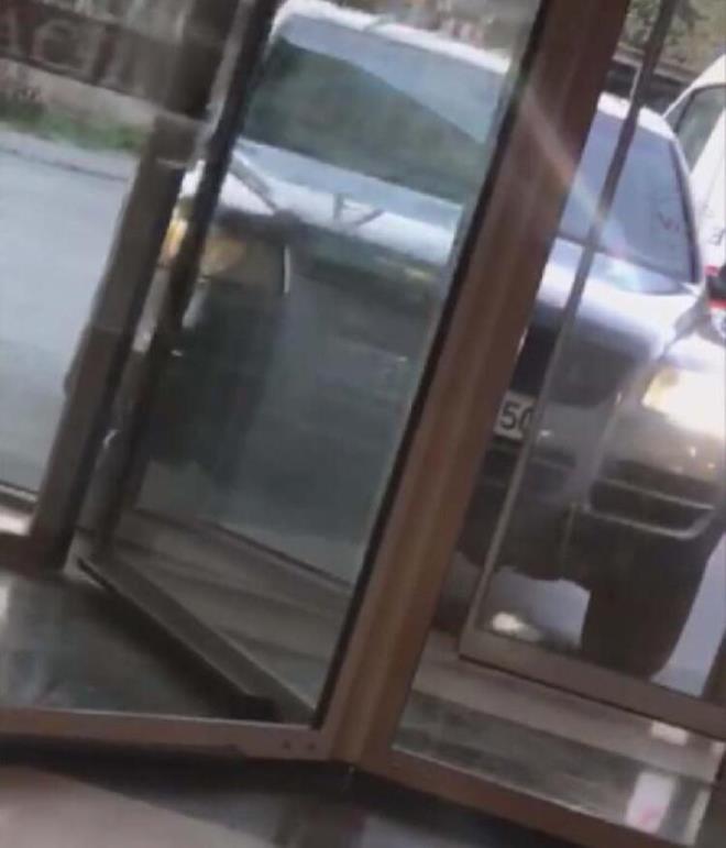 Olay, dn akam saat 19.00 sralarnda Esenyurt'ta bulunan bir zel hastanede meydana geldi. ddiaya gre Mahmut Gleryz ksrk ve nefes darl ikayetiyle evinin yaknnda bulunan bir zel hastaneye bavurdu. Grevlilere Corona Virse yakalandndan phelendiini syledi. Bunun zerine grevliler Gleryz' vezneye ynlendirdi. Vezneye giden Gleryz'n iddiasna gre kendisinden cret istendi.