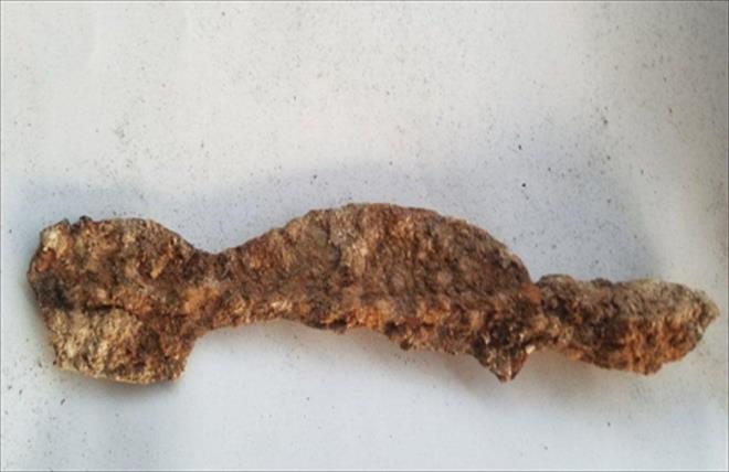 &#8216;2300 yl ncesinde dilere implant yaplm&#8217;<br>    Askerin dilerinin olduu fotoraflar blgedeki bir di doktoruna gsterdiklerine iaret eden Ramazan Pai, doktorun dilerin dzenli olmasna ardn ve "2300 yllk bu askerin dilerine implant yapld anlalyor" dediini aktard.