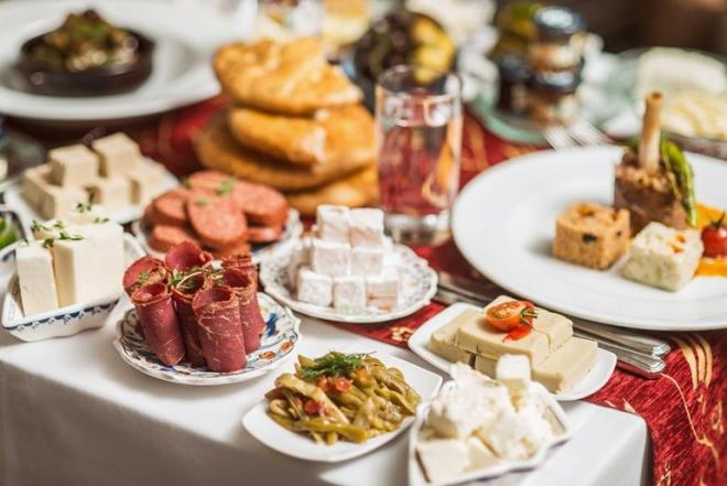 Salk Bilimleri niversitesi (SB) Glhane Salk Bilimleri Fakltesi Beslenme ve Diyetetik Blm Bakan Dr. r. yesi Tuba Kkkasap Cmert, ramazanda salkl ve dengeli beslenmeye ilikin deerlendirmede bulundu.