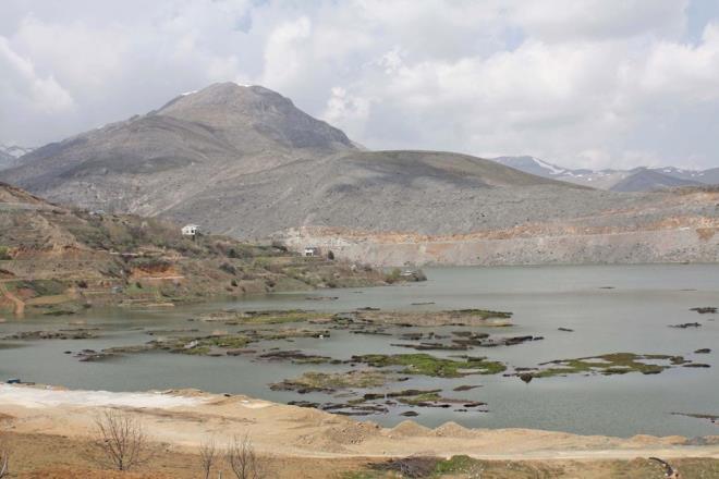 elikhan&#8217;da corona virs tedbirleri kapsamnda pikniklerin yasaklanmasyla ilenin simgesi olan yzen adalar ziyaret eden kalmad.