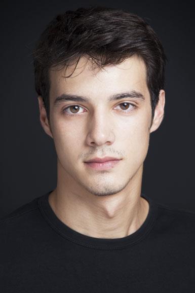 Sonra ajans alanlar 'bir eitim mi alsan' diye neride bulundu. Ben de kabul ettim. 'Karagl' dizisine baladm yle devam ettim.