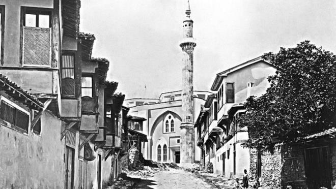 Bu dnemde stanbul'a gelen sefirlere kat karantina uygulamas yapldn aktaran elik, 24 Eyll 1893 tarihinde Alman sefirini karantinada tutmak iin bir baraka yapldn ve sefire tahsis edildiini syledi.