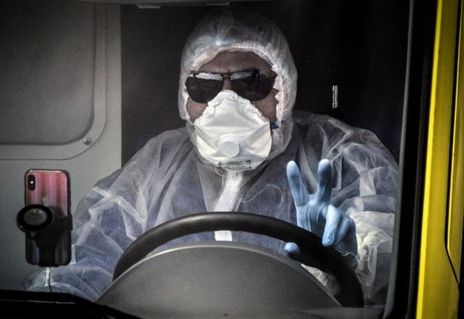 Rusya nsan Sal ve Tketici Haklarn Koruma Servisi'nden yaplan aklamada, yaklak 211 bin 191 kiinin gzetim altnda tutulduu ve imdiye kadar bu kiilerin saysnn 749 bin 482 olduu bildirildi.