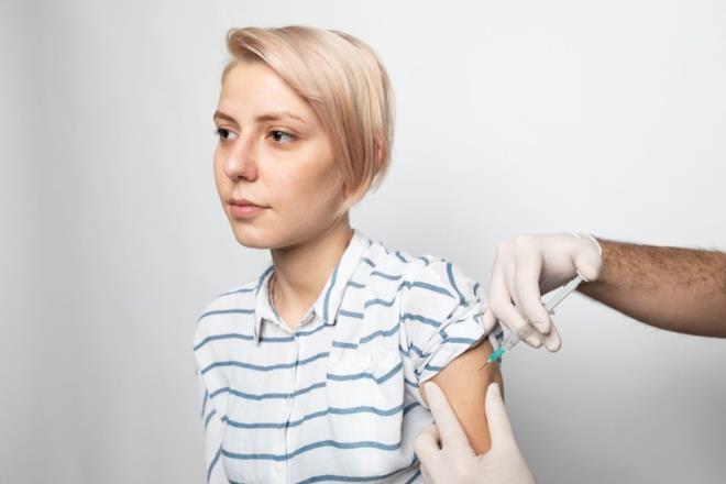 Daha �nce, D�nya Sa�l�k �rg�t� (DS�), yapt��� a��klamada, d�nya genelinde 3 bu�uk milyondan fazla ki�iyi enfekte eden vir�s� durdurma �abalar�na yeni ara�t�rmalar�n kat�ld���n� duyurmu�, d�nya gelinde 83 corona vir�s a��s�n�n geli�tirildi�ini bildirmi�ti.  <br>  DS�, yapt��� a��klamada, "Geli�tirilen a��lar�n 6's�n�n insanlar �zerinde klinik testleri ba�lad� 6 potansiyel a��n�n 3'� �in'de test ediliyor" ifadelerini kullanm��t�.