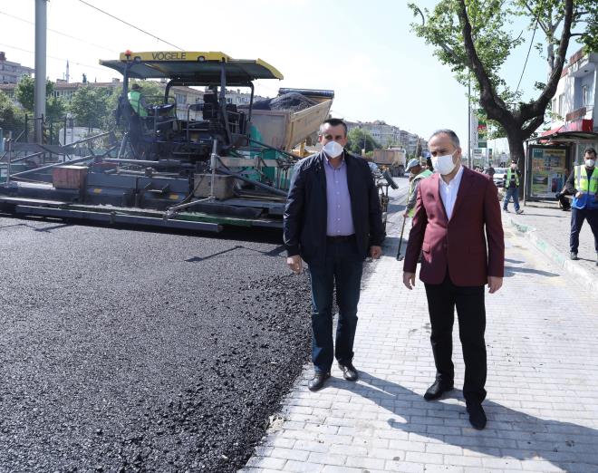 Yasaklar deerlendiriyoruz  <br>  Bykehir Belediye Bakan Alinur Akta, Merinos Acemler aras ile Setba ve Gkdere&#8217;de devam eden asfalt kaplama almalarn yerinde inceledi.