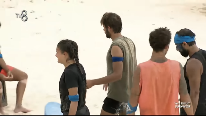 Tekme sonucunda Nisa'nn ayanda problem yaand ve sakatland. Doktor mdahalesi srasnda Nisa gzyalarna hakim olamazken trnann att dnld.