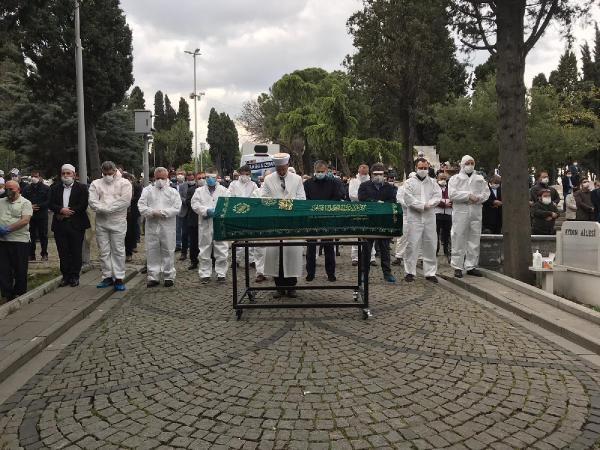 Dngelolu'nun vefat haberini alan sevenleri hastanenin nne gelirken, cenazesi Baakehir Devlet Hastanesinden defnedilmek zere yaknlar tarafndan teslim alnd.