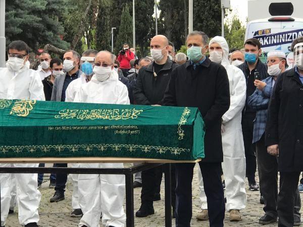 stanbul Valisi ve milletvekilleri yalnz brakmad  <br>    Cenazeye snrl sayda kiinin katlmna izin verilirken; stanbul Valisi Ali Yerlikaya'nn yan sra Ak Parti Milletvekilleri Mustafa Ata, Mcahit Arslan, Eyp zsoy ve Ahmet Hamdi aml ile Esenler Belediye Bakan Mehmet Tevfik Gksu katld.