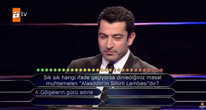 Espor dnyasnn tannan isimlerinden Hakan Revanche Islek ATV&#8217;nin sevilen yarma programlarndan biri olan Kim Milyoner Olmak ster yarmasna katld. Yarmann ikinci sorusunda elenen Hakan, izleyicileri hem glme krizine soktu hem de akna evirdi.
