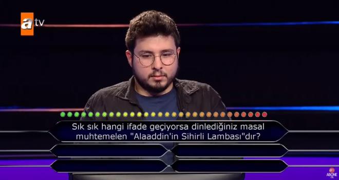 Hakan Revanche lek katld televizyon yarmasndan erken elenerek izleyicileri kahkahaya bodu! lek "ok severek izlediim bir izgi filmdir" dedii Alaaddin'in Sihirli Lambas sorusunda elenmesi sosyal medyay sallad.