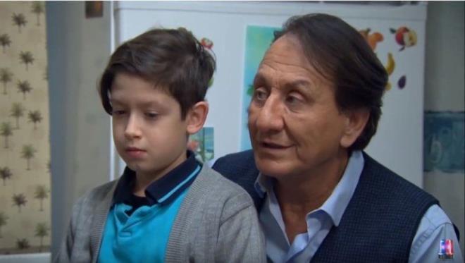 Onun bu hallerini gren ev halk kamaya balar. Hsn, bu olanlara anlam veremez ve kahvaltsna devam eder.