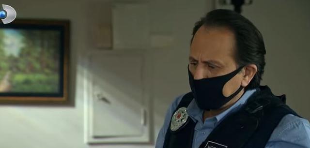 Evdekiler ise, hastaneye gitmesini isterler. Hsn, bu uyarlara kulak asmaz ve emniyete gider.