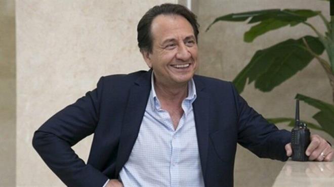 Herkes ok sevinir; fakat bu srada, Nazike haprarak odaya gelir. Bir nceki gn Hsn neler yaadysa, aynsn Nazike'ye uygular. Sopayla drte drte Nazike'nin hastaneye gitmesini salar.