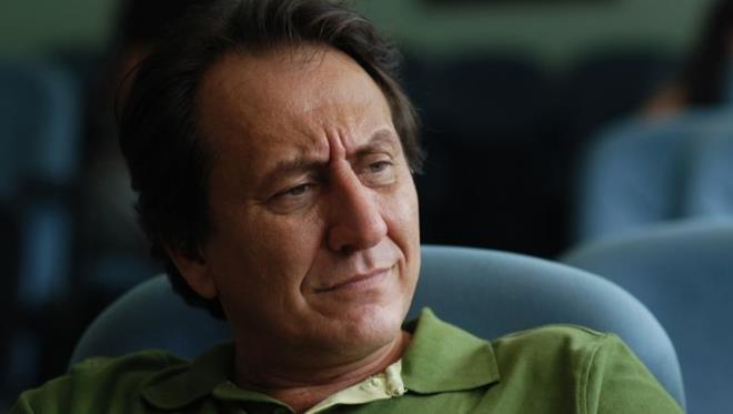 Yeni blmleriyle her cuma saat 20.00'da Kanal D'de ekrana gelen Arka Sokaklar'n yeni blmnde Hsn oban, sabah kalktnda haprp tksrarak kahvaltya gelir. te o anda oban Ailesi'ni koronavirs panii sarar... Hsn maskeyi takp emniyete gider ama orda da herkes kendinden kaar...