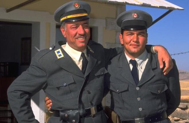 Babasnn tam bir halk kahraman olduunu syleyen Sunal, "Babama burada kt bir ey sylesek ka kiiyi karmza alrz dnebiliyor musunuz? Ama bu durum benim amdan ok kolay deil nk zlem daha da artyor" dedi.