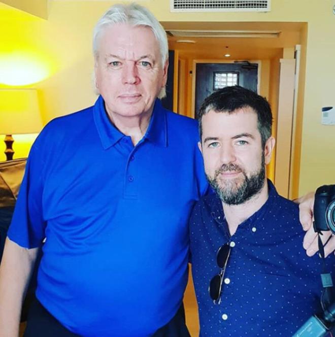 FACEBOOK HESABINI KAPATTI  Bu arada Facebook, komplo teorileri sonras David Icke'n resmi hesabn "Salk hakknda zarara yol aabilecek ekilde yanl bilgi yayd" gerekesiyle kapatt.