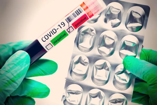 David Icke, nce 5G alaryla corona virsn yaylmas arasnda bir ba olduunu iddia etmi ardndan ise virsn arkasnda Yahudi bir grubun olduunu ne srmt.