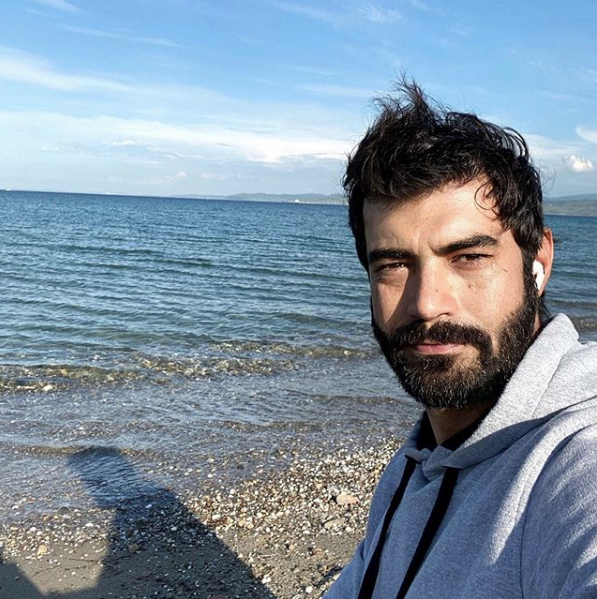 Takipisinin yapt bu yorum Murat nalm' olduka rahatsz edince yorum yaparak u soruyu sordu:<br>    "Ne varm hanmefendi soframzda? Nedir seni rahatsz eden?"