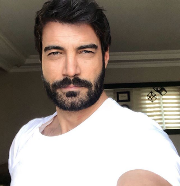 Murat nalm'n paylat sofra fotorafna gelen yorumlar yalnzca bununla da snrl kalmaynca nalm, areyi fotorafn yoruma kapatmakta buldu.