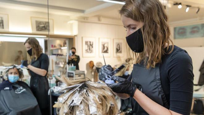 <p>- Koltuklar her mteriden sonra dezenfekte edilip 15 dakika bo bekletilecek.</p>  <p>    - Mteriler maske ile girecek, alanlar siperlik kullanacak. </p>  <p>  - Denetimi zabtalar yapacak. Fiyatlar odann belirledii ekilde devam edecek.</p>