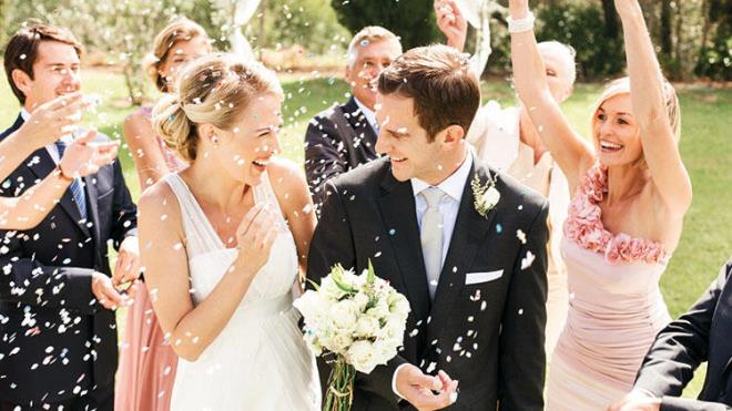 <p>KIR DN TAVSYES</p>  <p>  Trkiye Esnaf ve Sanatkrlar Konfederasyonu (TESK) Bakan Bendevi Palandken, dn sezonunun yaklatna dikkat ekti ve sosyal mesafe artyla kr bahesinde dnler iin esnetmeye gidilebileceini aklad.</p>