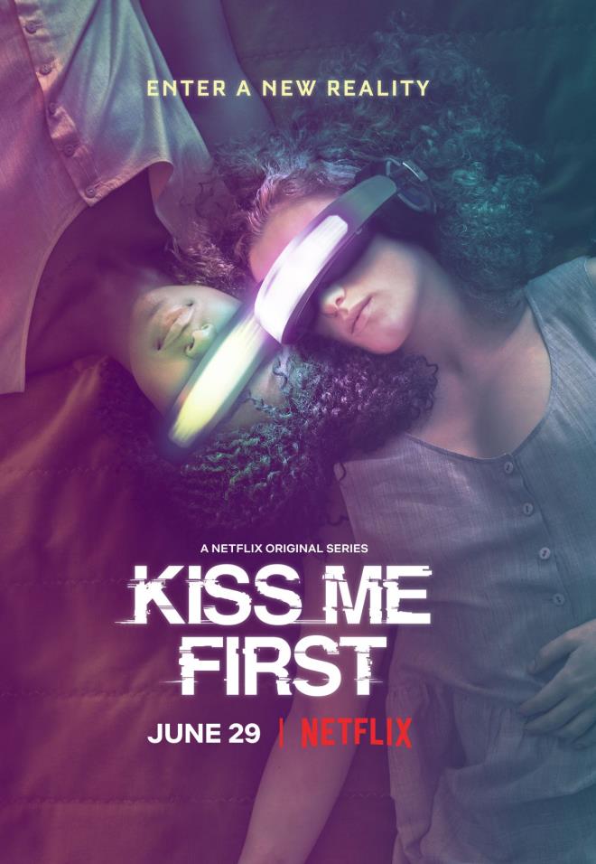 7 &#8211; Kiss Me First  <br>  Sanal gereklikle alakal film, dizi severlerdenseniz izlemeniz gerekenler listesine Kiss Me First&#8216; de alabilirsiniz. Annesinin lmyle yalnz kalan ve kendisini bolukta hisseden ana karakterimiz Leila, kendini sanal dnya Azana ile avutur. Orada dlanmlarn ynettii gizli bir dnya kefeden karakterin bandan geenler de bir o kadar ilgin ve srkleyici anlatlm. 6 blmlk henz bir sezonu yaynlanm dizi de bir rpda bitirebilecekleriniz arasnda.  <br>  Tr: Su, Bilim Kurgu, Distopik<br>    Yayn Tarihi: 2018