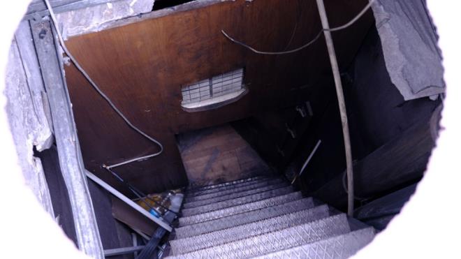 Ekipler, tnelde saklanan 2 kiiyi de yakalad.1'i i yeri sahibi olmak zere 10 kiiye le Umumi Hfzsshha Kanunu'nun 282&#8217;nci maddesi gereince 3&#8217;er bin 150&#8217;er lira para cezas uyguland.  yeri sahibi hakknda adli ilem balatlrken, kraathane mhrlendi.