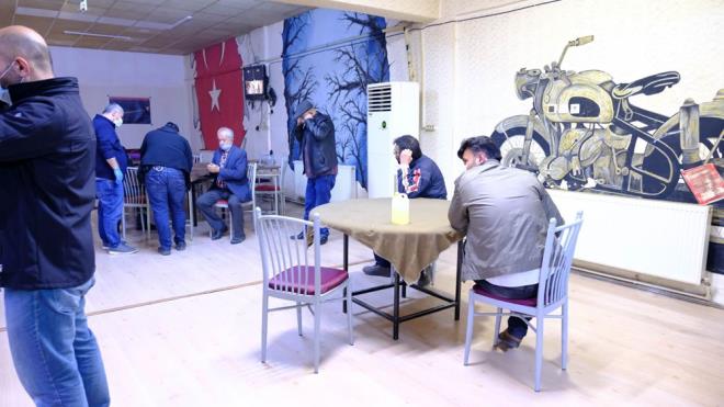 Seluklu le Emniyet Mdrl ekipleri, Horozluhan Mahallesi Zafer Sanayi Sitesi ierisindeki bir kraathanenin ak olduu bilgisi zerine harekete geti.