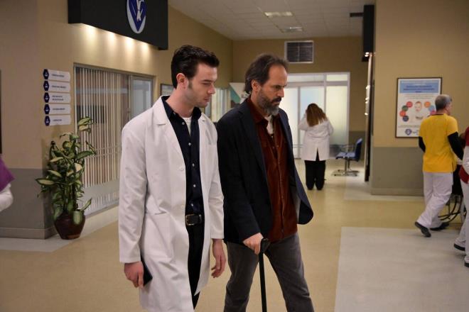 Koronavirs illetinin lkemizde giderek yaylmasn ardndan dizi setleri bir bir durmu ve yaklak 1.5 ay dizilerin eski blmleri yaynlanmt. Sekteye urayan dizilerden biri de Altn Kre dll House M.D&#8217;nin Trkiye uyarlamas olan Hekimolu oldu.