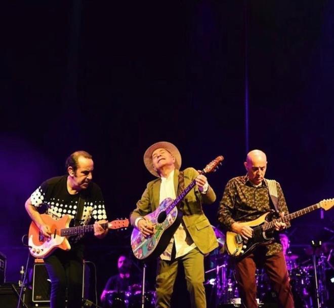 Takipileriyle sadece konserlerinde deil ayn zamanda sosyal medya zerinden de etkileim halinde olan Mazhar Alanson, Instagram hesab zerinden yapt paylamla takipilerini yllar ncesine gtrd.