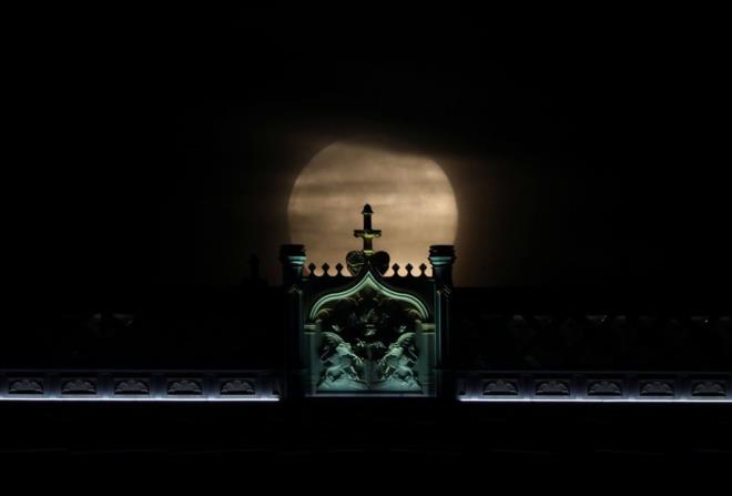 te gezegenimizin drt bir yanndan Sper Ay manzaralar...